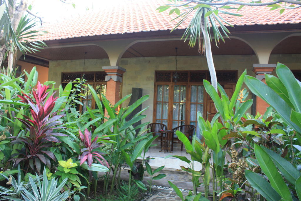Cleopatra Beach Bungalows Hotel Lovina  Room photo