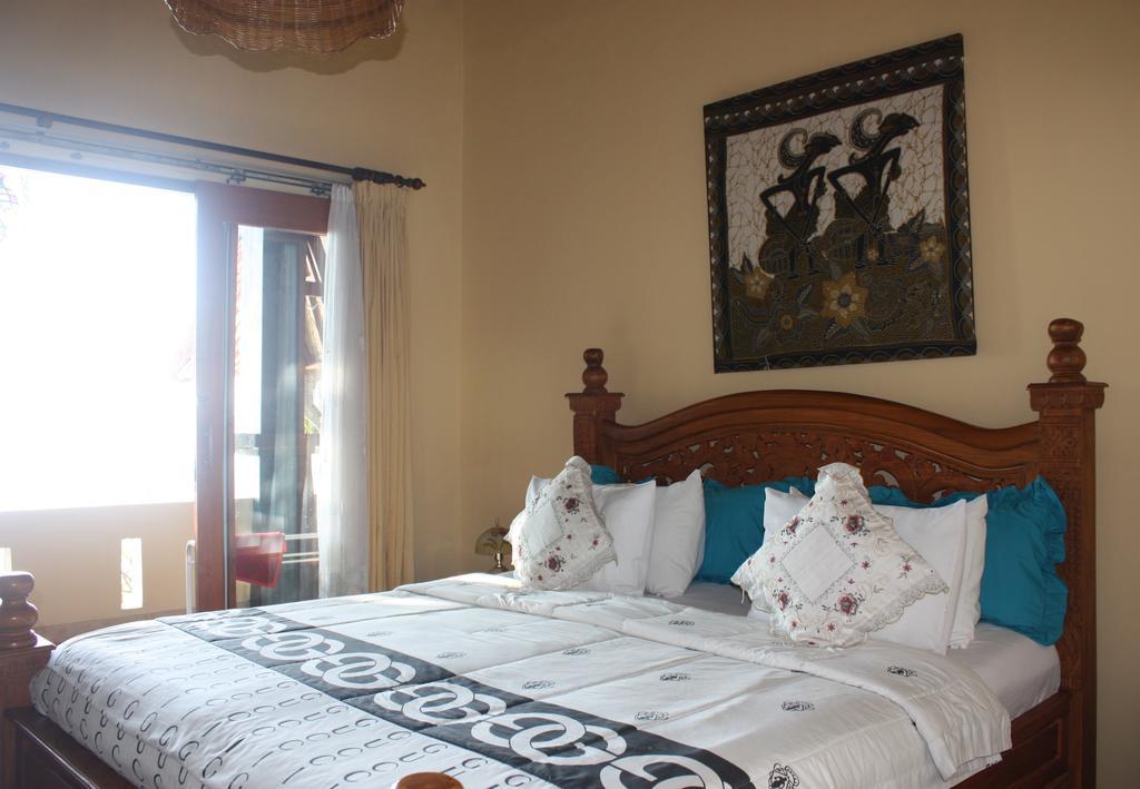 Cleopatra Beach Bungalows Hotel Lovina  Room photo