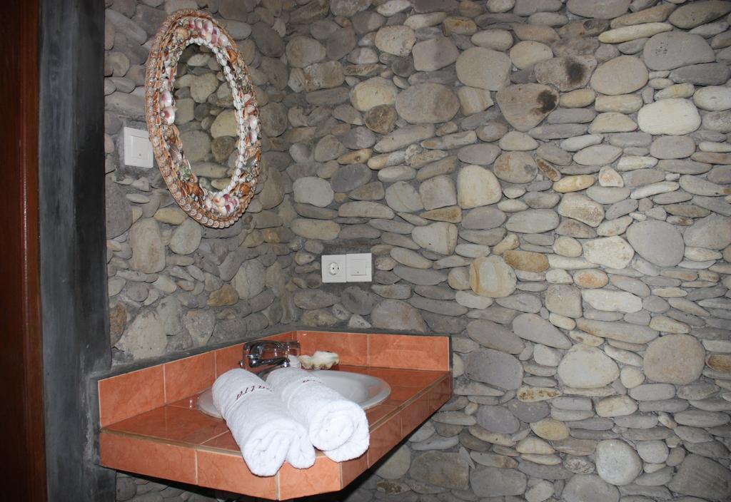 Cleopatra Beach Bungalows Hotel Lovina  Room photo