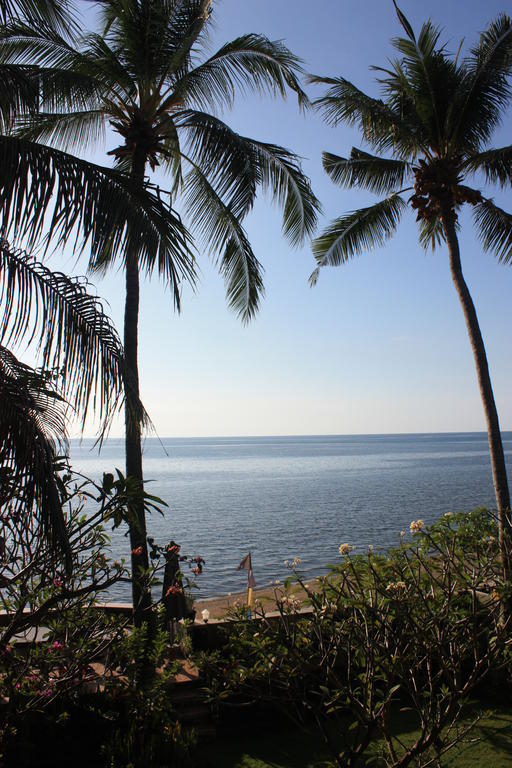 Cleopatra Beach Bungalows Hotel Lovina  Exterior photo