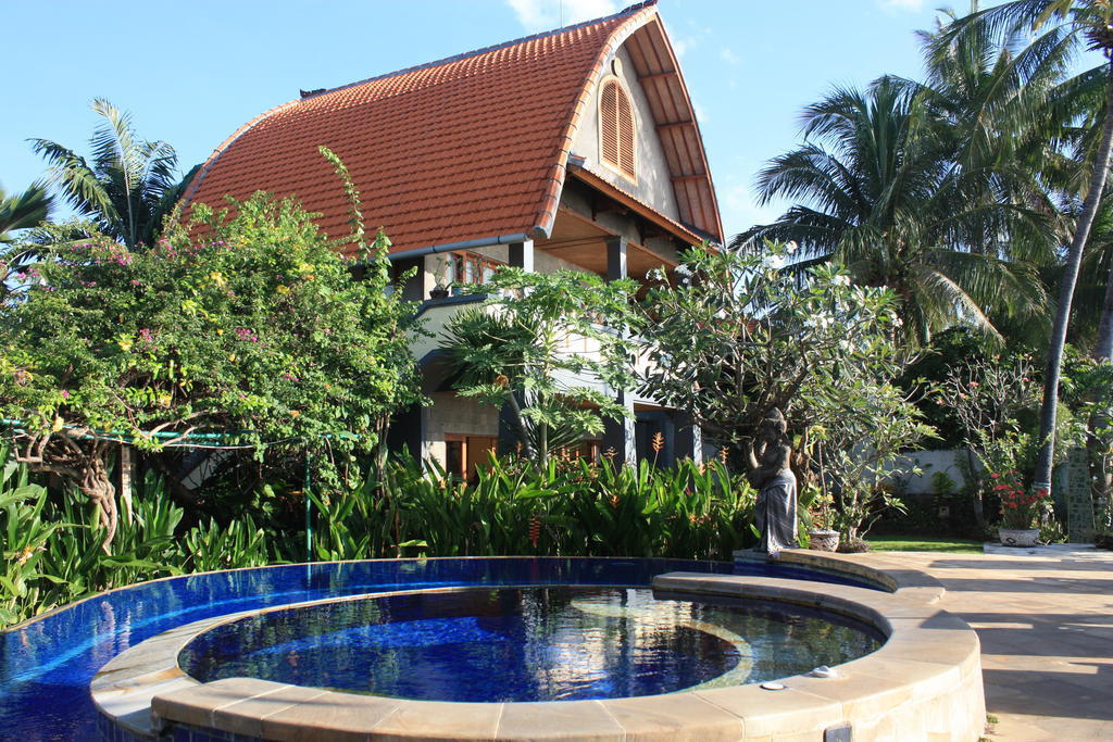 Cleopatra Beach Bungalows Hotel Lovina  Exterior photo